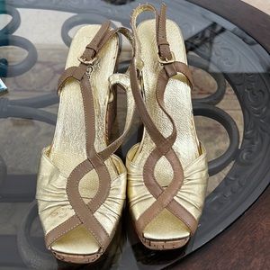 BCBG cork platforms gold and light brown tops 8